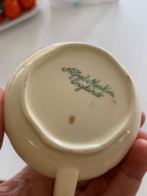 Beautiful Alfred Meakin demitasse set with milk jug