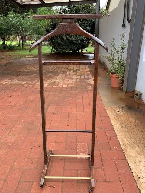 Awesome made in Italy Brevettato dumb valet - needs some gentle care