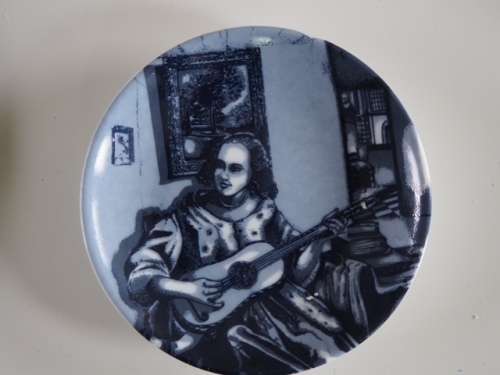 Small delft plate - mandolin player