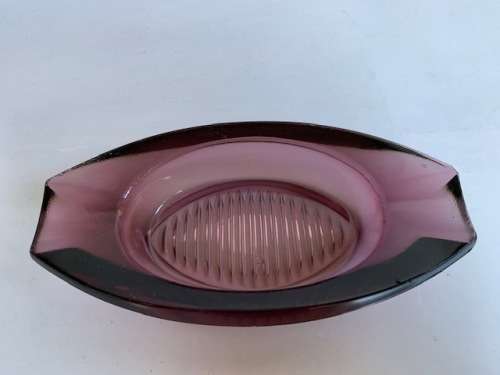 Very pretty and heavy bowl in purple glass with ridged detail