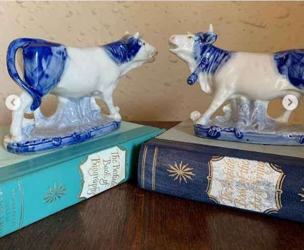 #37 Pair of beautiful blue and white porcelain bulls (Rauenstein?)