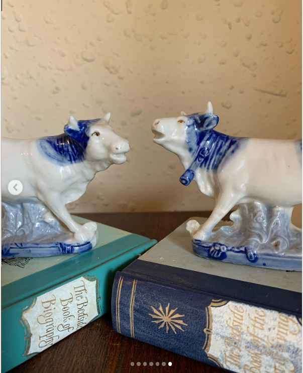 #37 Pair of beautiful blue and white porcelain bulls (Rauenstein?)
