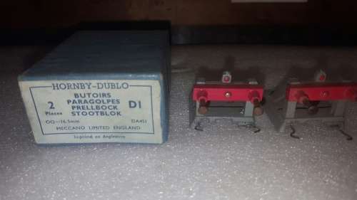 boxed pair of hornby buffer stops