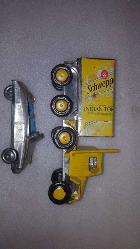 3 vintage tin toys.