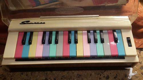 Circa 1960 sunrise 27 key portable toy organ in origional box.