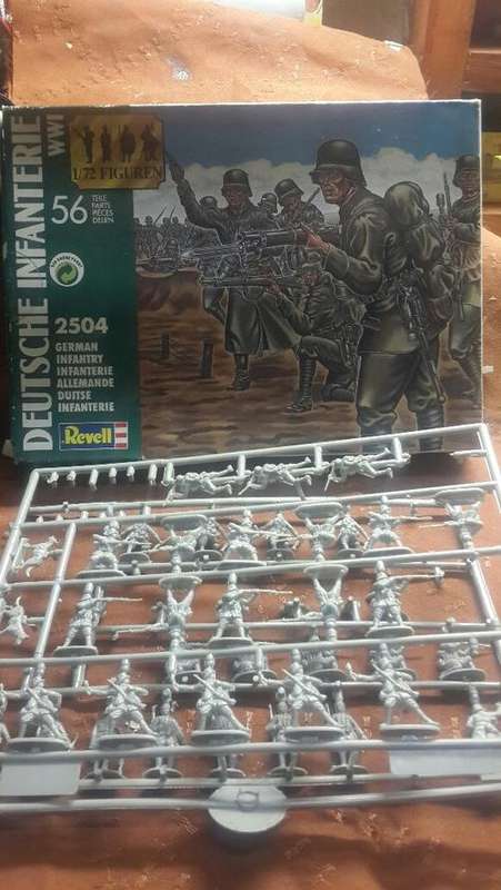 Vintage Revell  WW1 1:72 german infantery in origional box