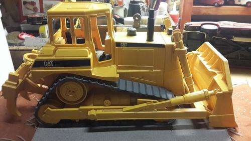 40 cm Brudor caterpillar in excellent condition.