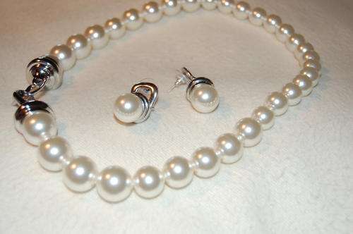 WHITE PEARL AND SILVER EARING AND PEARL NECKLACE SET