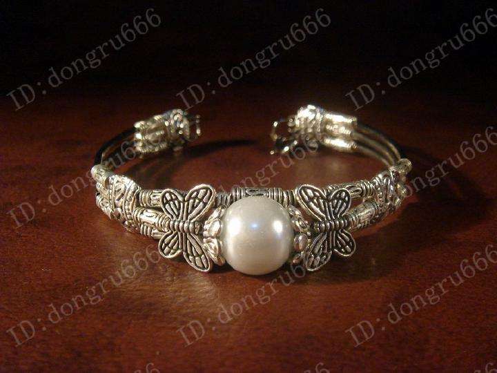 TIBET SILVER AND WHITE PEARL BRACELET
