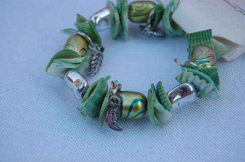 BEAUTIFULL GREEN SHELLSTRECHT ALLOY BEAD BRACELET