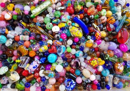 Crazy Wednesday** Massive 2.4 Kg **Mix Lot **  **5020 Piece**  Assorted Beads & Findings