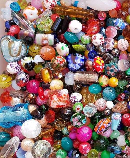 Don't Miss Out  ** Massive 4 Kg **Mix Lot **  ** 7314 Piece**  Assorted Bead**