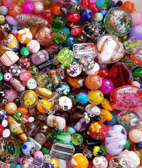 Don't Miss Out  ** Massive 4 Kg **Mix Lot **  ** 7314 Piece**  Assorted Bead**