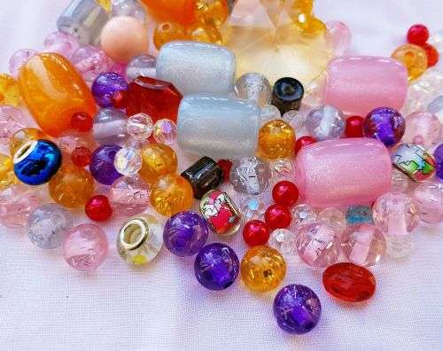 Don't Miss Out  ** Massive 4 Kg **Mix Lot **  ** 7314 Piece**  Assorted Bead**