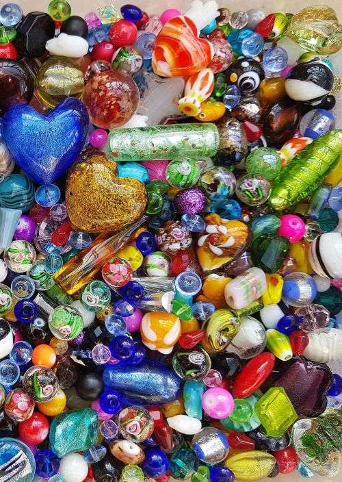 Weekend special** Massive**  2.5kg Assorted Beads - 5850 Piece