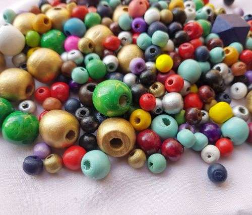 Weekend special** Massive**  2.5kg Assorted Beads - 5850 Piece