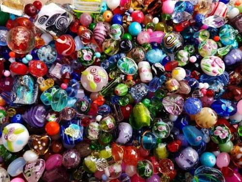 Wednesday ** 2.5Kg  Assorted Glass Beads & Pearls- +/- 4500 Piece