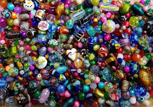 Crazy Wednesday  ** 2.7Kg  Assorted Glass Beads & Pearls- +/- 5200 Piece