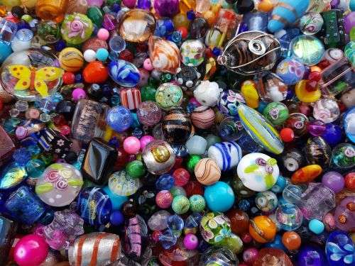 Crazy Wednesday ** 2.4 Kg  Assorted Glass Beads & Pearls- +/- 6120 Piece