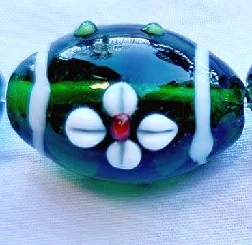 *Clearance Sale*1Pc x (+/-20x13mm)  Green With White Flower Detail Oval  Lampwork