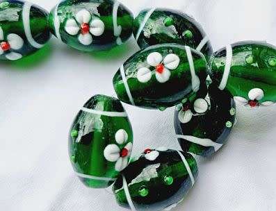*Clearance Sale*1Pc x (+/-20x13mm)  Green With White Flower Detail Oval  Lampwork