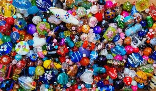 Crazy Wednesday  ** 1.4 Kg  Assorted Glass Beads & Glass Pearls  +/-  1400 Pc