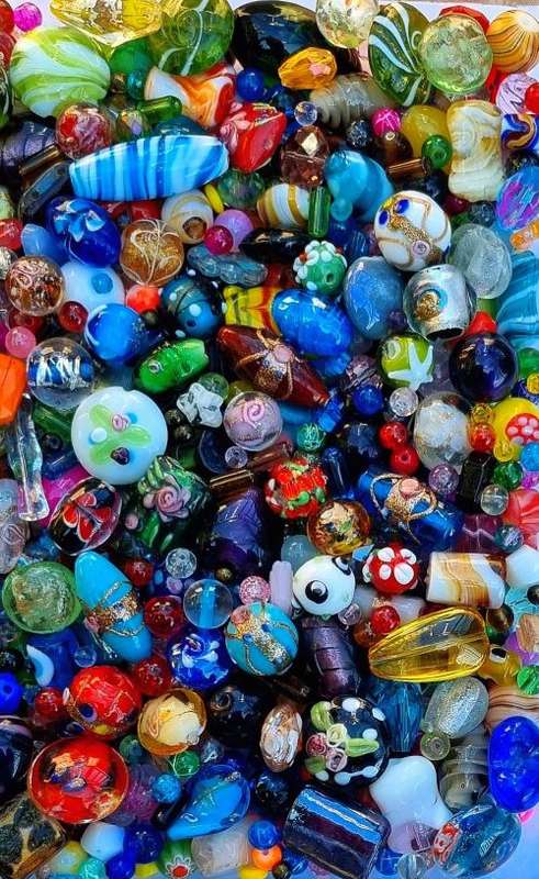 ** Crazy Wednesday**  2.2 Kg  Assorted Glass Beads and Glass Pearls  +/- 5600Pc