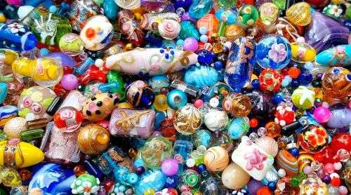 **Weekend Special ** 2.3 Kg  Assorted Glass Beads and Glass Pearls  +/- 5000 Pc