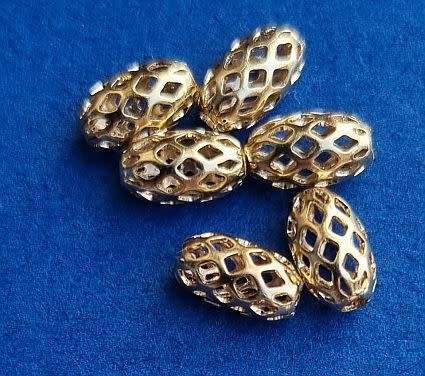 *Clearance Sale * 20pc x (8x5mm) Oval Gold Plated Spacer Beads