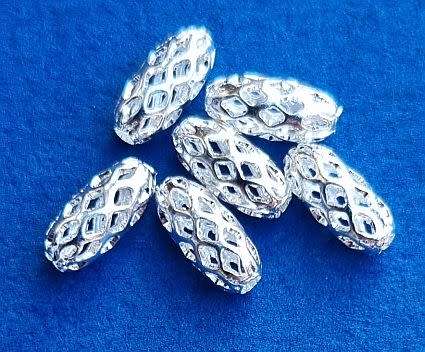 *Clearance Sale * 20pc x (8x4mm) Oval Silver Plated Spacer Beads