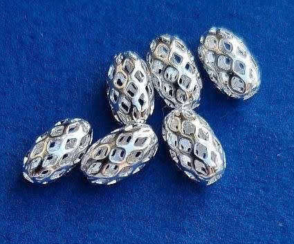 *Clearance Sale * 20pc x (8x5mm) Oval Silver Plated Spacer Beads
