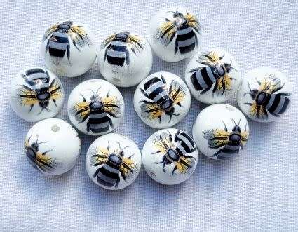 5pc x 12mm White / Painted Bee / Yellow / Round Glass Beads