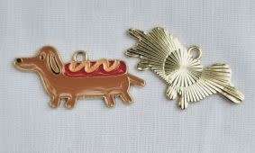 *Clearance Sale*1pc  Dachshund Enamel  Charm / Gold Tone  37x17mm - Each