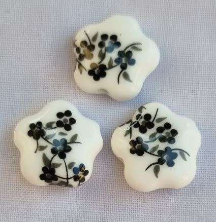 4pc x 14mm White / Painted / Flower / Black / Glass Beads