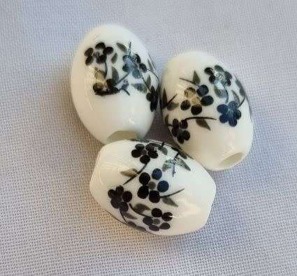 *Clearance Sale* 4pc x (14x10mm) White / Painted / Black /  Flowers / Oval  Porcelain Beads
