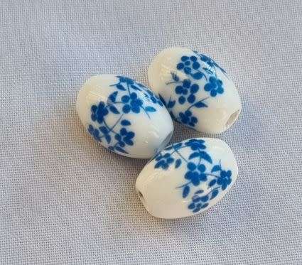 50% Off **4pc x (14x10mm) White / Painted / Light Blue / Flowers / Oval Porcelain  Beads