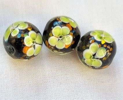 *Clearance Sale*1pc x 14mm   Yellow Inner Flower Detail /   Round Lampwork