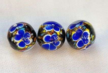 *Clearance Sale*1pc x 14mm Dark Blue Inner Flower Detail /   Round Lampwork