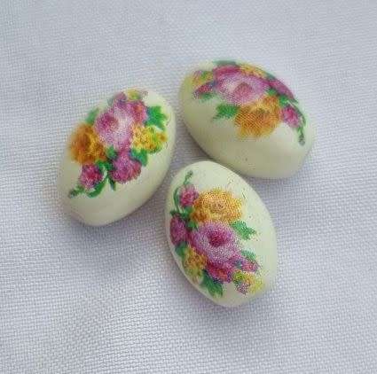 *Clearance Sale**4pc x (14x10mm) White / Painted / Flowers / Oval  Porcelain Beads