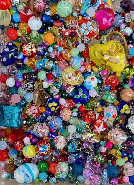 `!! Weekend Special!! 4.9Kg Assorted Glass Beads & Findings +/- 10142pcs