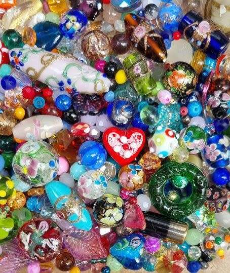 `!! Weekend Special!! 4.9Kg Assorted Glass Beads & Findings +/- 10142pcs