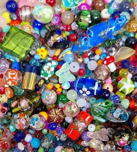 `!! Weekend Special!! 4.9Kg Assorted Glass Beads & Findings +/- 10142pcs