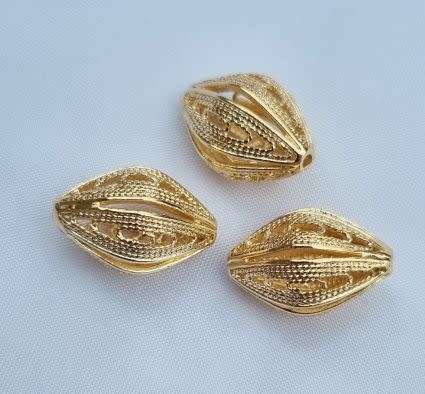1pc (18x12mm) Oval / Filigree  / 18K Gold Plated  / Brass /  Spacer Bead - Each