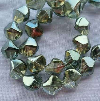 *Clearance Sale*10pc  (13mm) Green  / Electroplate Glass Beads