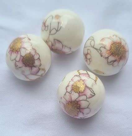 *Clearance Sale* 4pc x 16mm White / Painted / Pink / Gold  / Flowers / Round Glass Beads