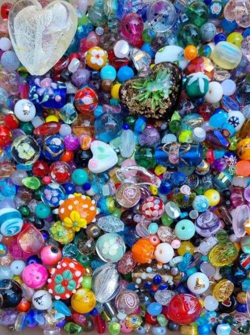 `!!  4.6Kg Weekend Special !!  Assorted Glass Beads & Findings +/- 9870pcs