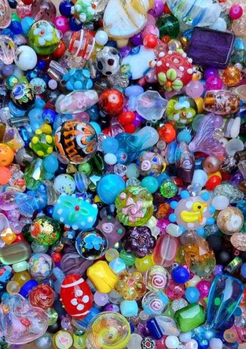 `!!  4.6Kg Weekend Special !!  Assorted Glass Beads & Findings +/- 9870pcs