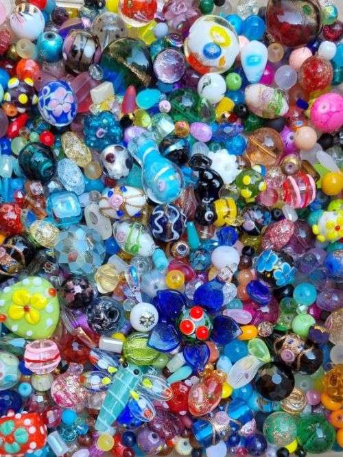 `!!  4.6Kg Weekend Special !!  Assorted Glass Beads & Findings +/- 9870pcs