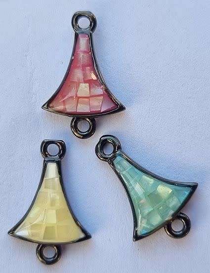 *Clearance Sale*3pc Mixed  ( 15x19mm) Natural /  Freshwater Shell,/ Enamel / Black / Link  / Connec