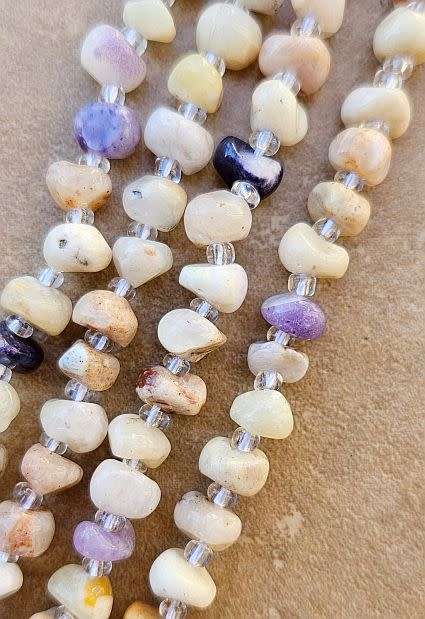 *Clearance Sale*1 Strand  Natural  / Purple Opal  / Chips  +/- 62pc (Strand Length +/- 40cm)